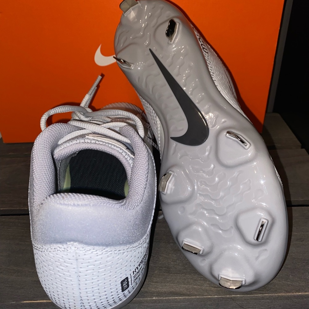 Nike Hyperdiamond 4 Pro Women's Softball Spikes. NWOB Sz8 -Light grey - Picture 6 of 6